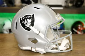 Las Vegas Raiders Riddell Speed Display Helmet