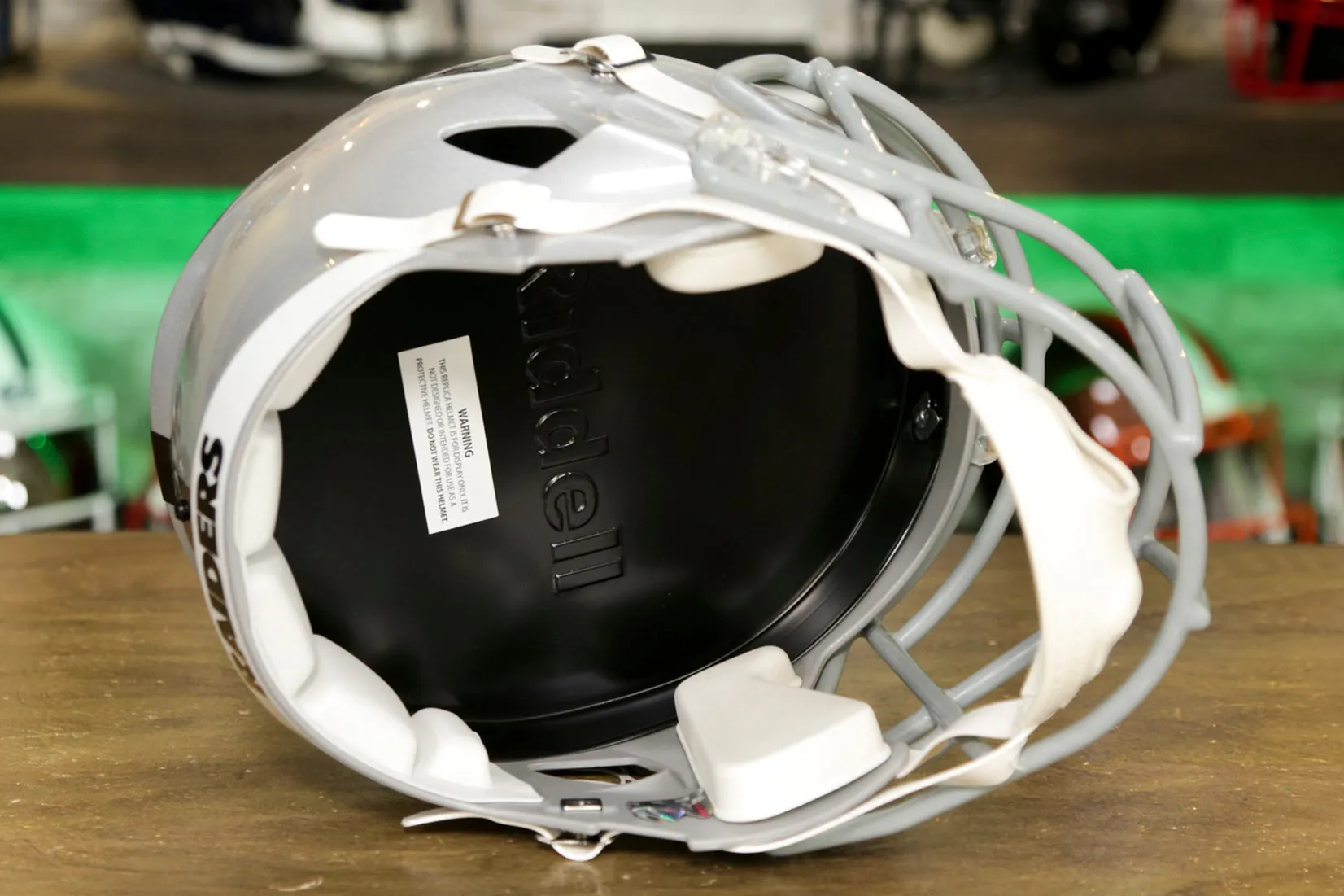 Las Vegas Raiders Riddell Speed Display Helmet