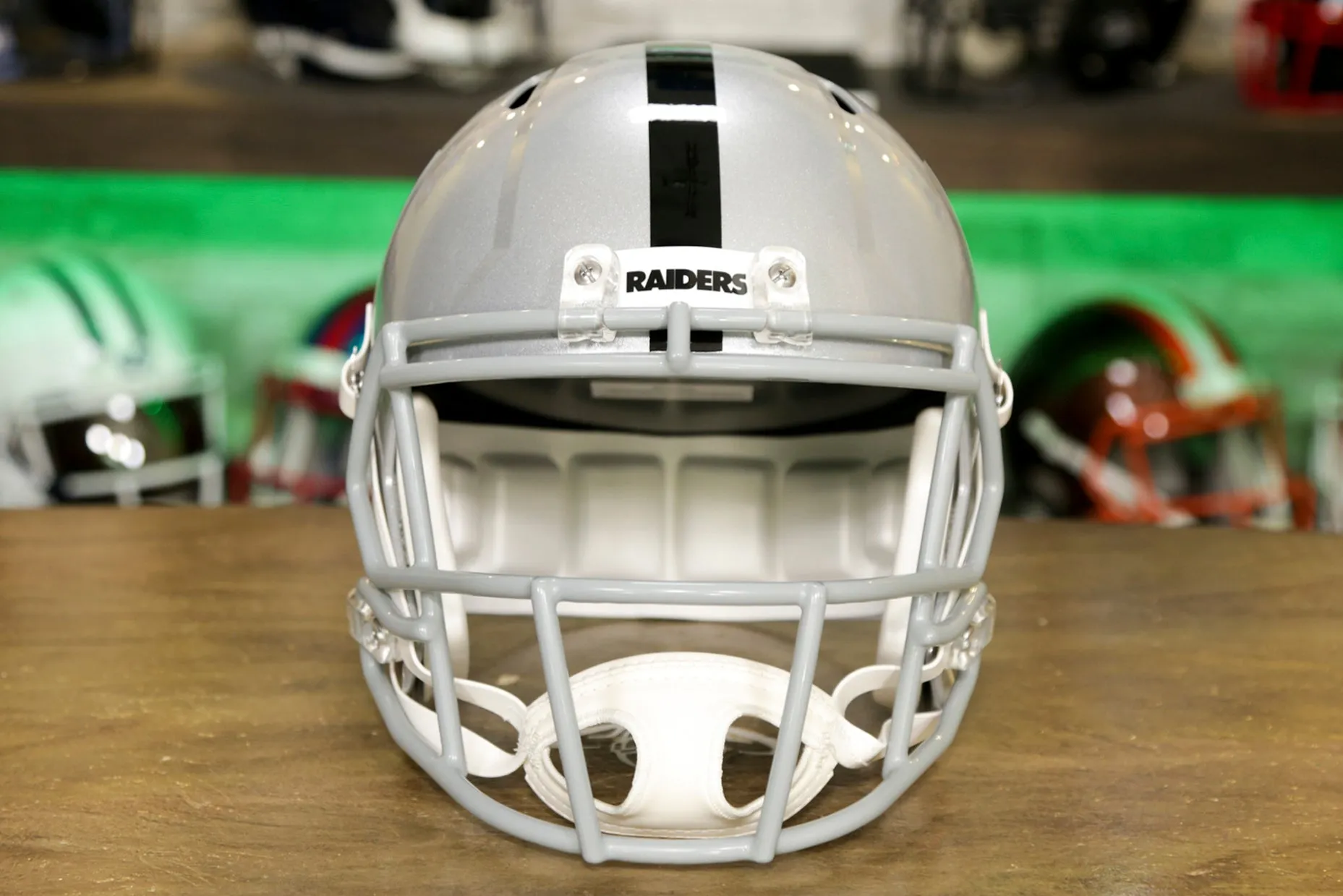Las Vegas Raiders Riddell Speed Display Helmet
