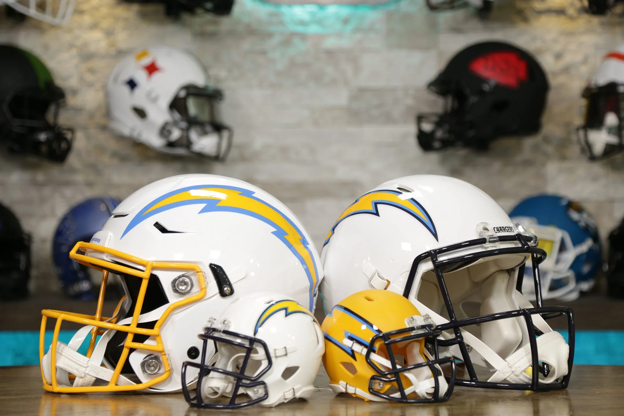 Los Angeles Chargers Riddell Speed Display Helmet - 2007-2019 Throwback