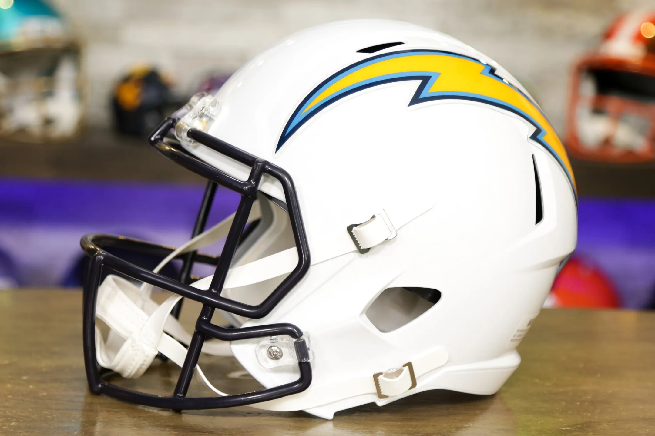 Los Angeles Chargers Riddell Speed Display Helmet - 2007-2019 Throwback